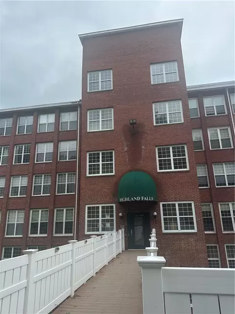 2 School St, Lincoln, RI 02865