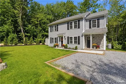 72 Wilbur Rd, Lincoln, RI 02865