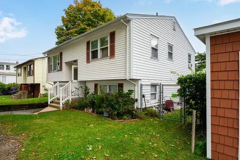 81 Petteys Ave, Providence, RI 02909