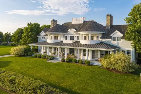 231 Carnegie Harbor Dr, Portsmouth, RI 02871