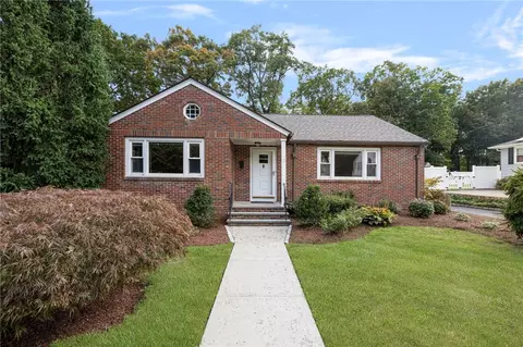 12 Bowen St, Johnston, RI 02919