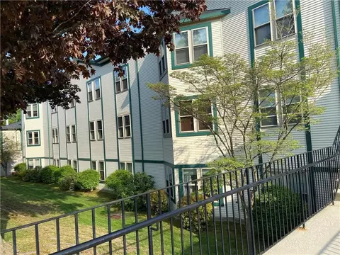 3524 W Shore Rd #807, Warwick, RI 02886