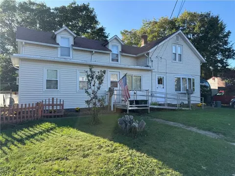 Exterior - 8 Pike St, South Kingstown, RI 02879 photo 2 of 5