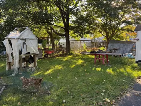 Exterior - 8 Pike St, South Kingstown, RI 02879 photo 5 of 5