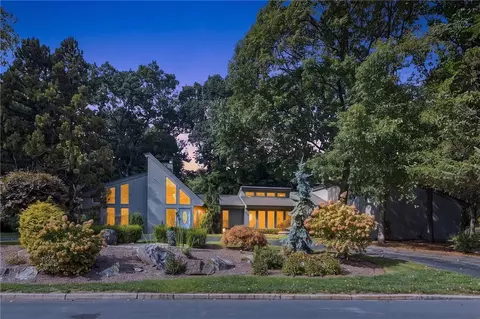 2 Elden Ct, Lincoln, RI 02865