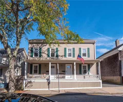10 Hammond St, Newport, RI 02840