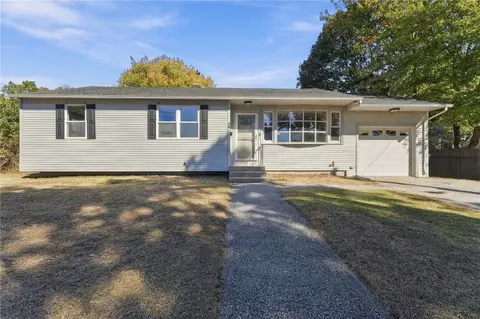45 Dupont Cir, North Kingstown, RI 02852