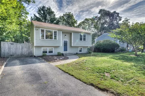 100 Holmes Rd, Warwick, RI 02888