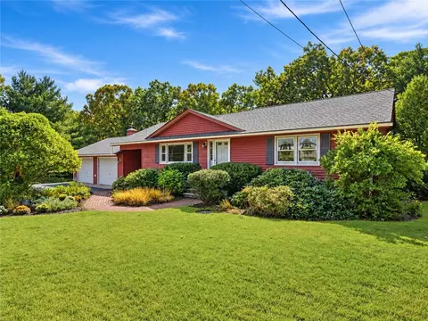 24 Tall Timber Trl, North Smithfield, RI 02896