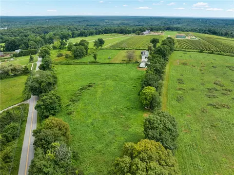 91 Wintechog Hill Rd, No Stonington, CT 06359