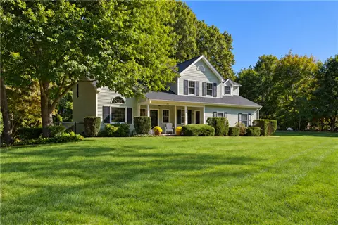 10 Highbush Ter, North Kingstown, RI 02852