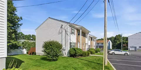 Exterior - 16 Scenery Ln, Johnston, RI 02919 photo 4 of 7