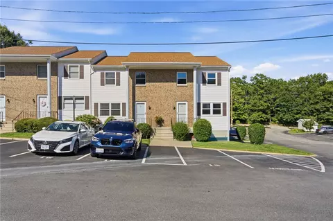 Exterior - 16 Scenery Ln, Johnston, RI 02919 photo 2 of 7
