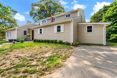 44 Maxwell Dr, North Kingstown, RI 02852