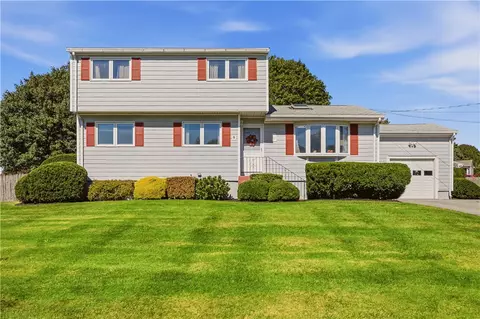 31 Redwood Rd, Portsmouth, RI 02871