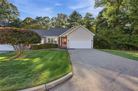 243 Spencer Woods Dr #243, East Greenwich, RI 02818