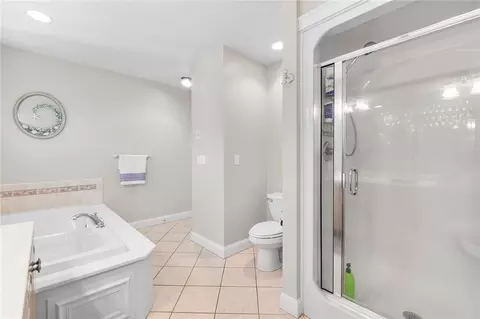 Bath - 128 Windmill Dr, South Kingstown, RI 02879 photo 3 of 5