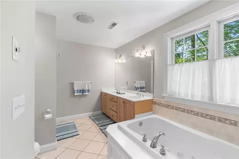 Bath - 128 Windmill Dr, South Kingstown, RI 02879 photo 2 of 5