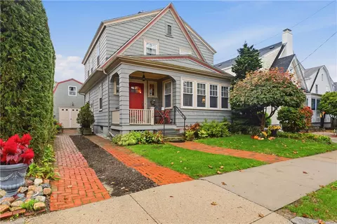 120 Bay View Ave, Cranston, RI 02905