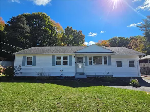 11 Dupont Cir, North Kingstown, RI 02852