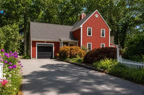 44 Verdant Cir, North Kingstown, RI 02852