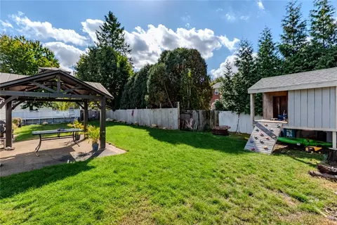 Exterior - 73 Eagle Rd, Cranston, RI 02920 photo 6 of 14