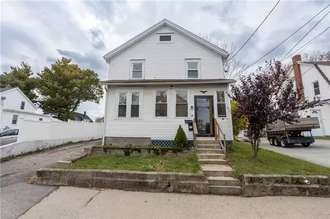 28 Yorkshire St, Providence, RI 02908