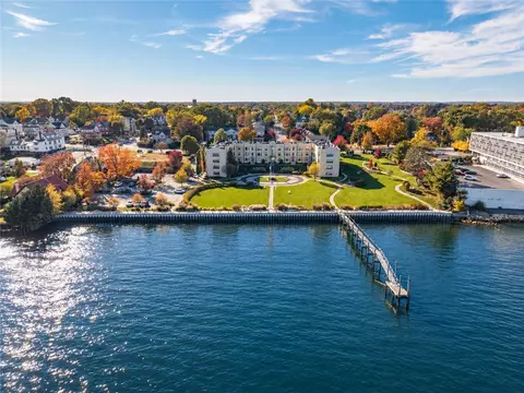 1180 Narragansett Blvd #F5, Cranston, RI 02905