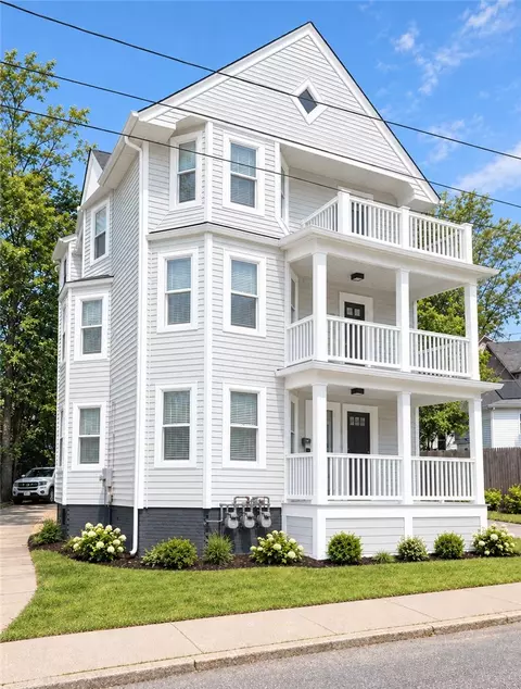 62 Oakland Ave, Providence, RI 02908