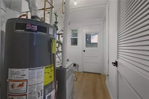 Entry Way - 140 Tanner Ave, Warwick, RI 02886 photo 6 of 6