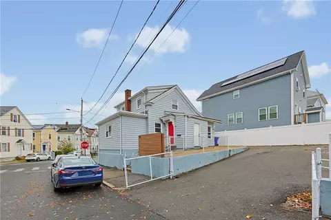 13 Greeley St, Providence, RI 02904