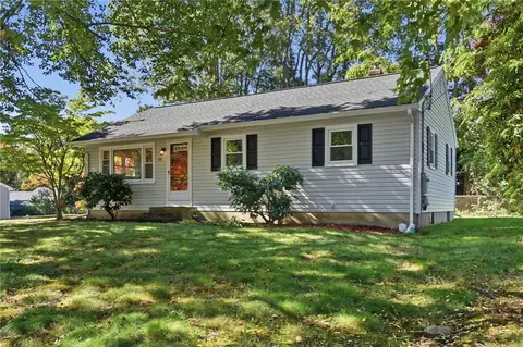 73 Pequot Trl, East Greenwich, RI 02818