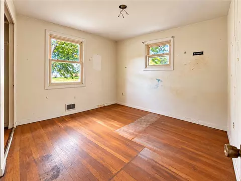 Bedroom - 89 Cushing Rd, Warwick, RI 02888 photo 2 of 3