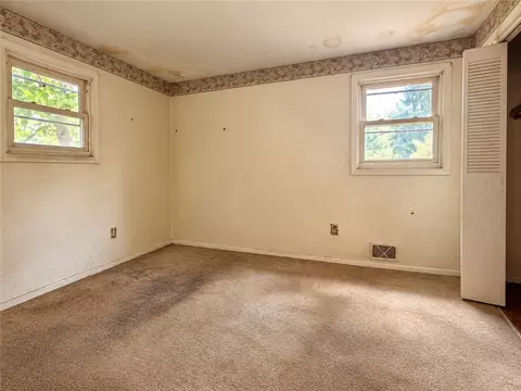Bedroom - 89 Cushing Rd, Warwick, RI 02888 photo 3 of 3