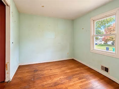Bedroom - 89 Cushing Rd, Warwick, RI 02888 photo 1 of 3