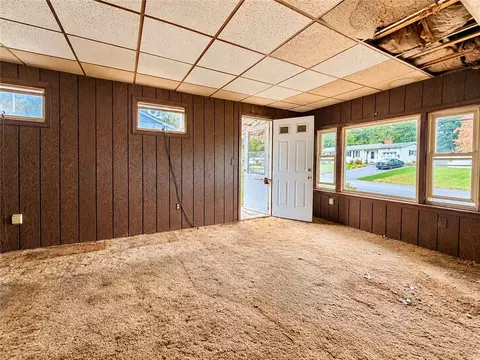 Living - 89 Cushing Rd, Warwick, RI 02888 photo 1 of 3