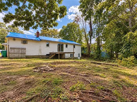 Exterior - 89 Cushing Rd, Warwick, RI 02888 photo 3 of 5