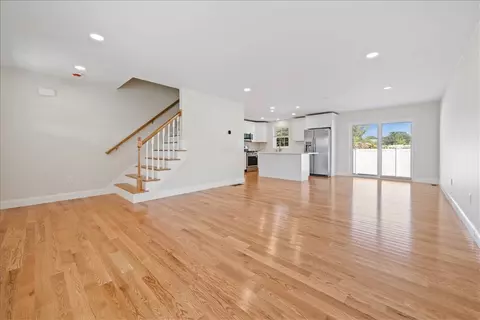 2011 Warwick Ave, Warwick, RI 02889 photo 5