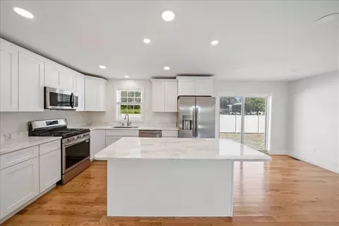 2011 Warwick Ave, Warwick, RI 02889 photo 2