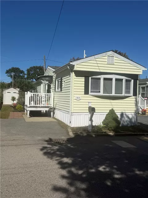 8 Krzak Rd, North Kingstown, RI 02852