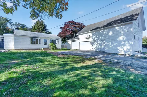 7 Belvedere St, Johnston, RI 02919