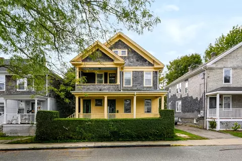 7 Princeton St, Newport, RI 02840
