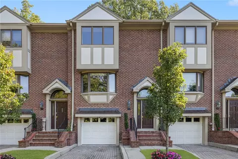 203 Dean Ridge Ct, Cranston, RI 02920