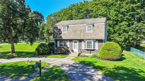 14 Sutton St, Greenville, RI 02828