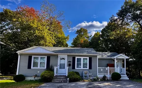 40 Riverdale Ave, West Warwick, RI 02893