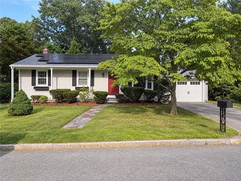 11 Beauregard Ave, Lincoln, RI 02865