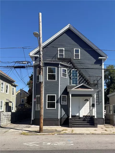 111 Waverly St, Providence, RI 02907