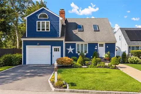 22 King Phillip St, Portsmouth, RI 02871