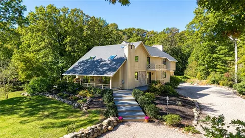 334 Ministerial Rd, South Kingstown, RI 02879
