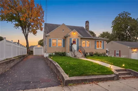 64 Blackstone St, Cumberland, RI 02864
